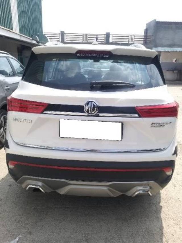 https://images10.gaadi.com/usedcar_image/4233957/original/processed_bcb39e63-17ff-4133-891c-2e0d5ddaaeb0.jpg?imwidth=6402