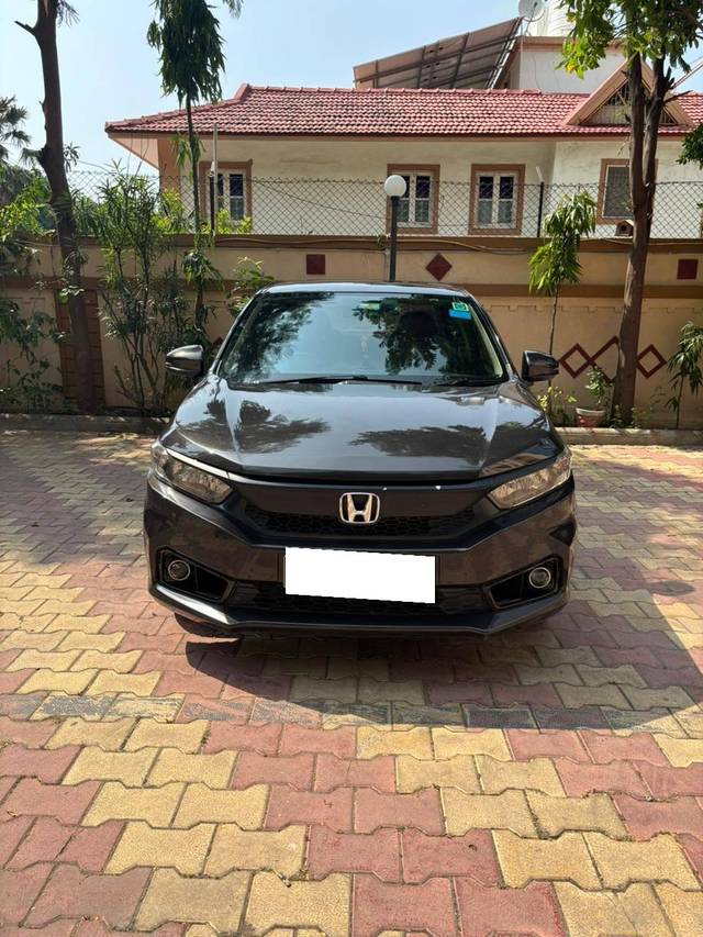 https://images10.gaadi.com/usedcar_image/4233964/original/processed_6193a331f53507c33b2108d3c1dda099.jpg?imwidth=6400