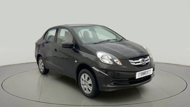 https://images10.gaadi.com/usedcar_image/4233982/original/19d8a779669144da51cb585ab9ba9aa7.jpg?imwidth=6400