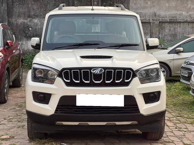 https://images10.gaadi.com/usedcar_image/4234005/original/processed_7e85206a80c687835636a1404292b64c.jpg?imwidth=6400