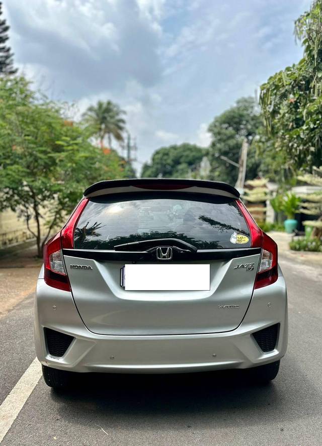 https://images10.gaadi.com/usedcar_image/4234074/original/processed_e1c5b986d75d694c2895a4bed3a22232.jpg?imwidth=6402