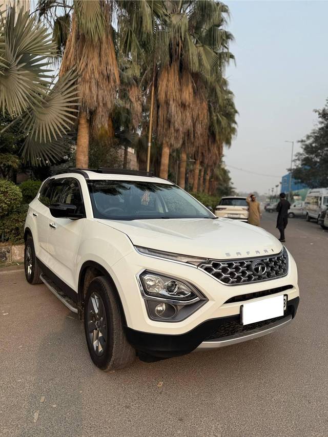 https://images10.gaadi.com/usedcar_image/4234087/original/processed_f163fc0443c770310d2538140a3ddcb1.jpg?imwidth=6400