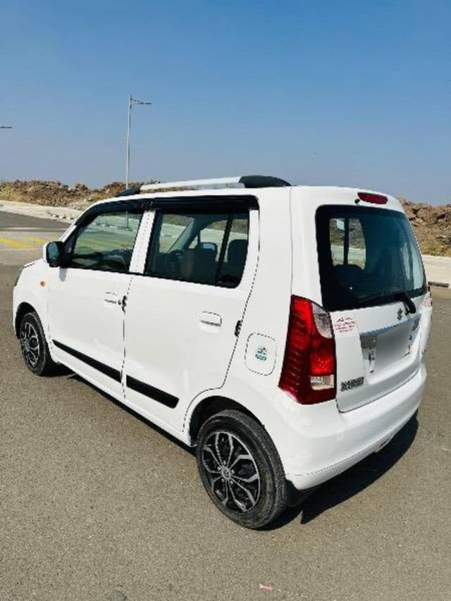 https://images10.gaadi.com/usedcar_image/4234090/original/processed_3104e1ff-fabf-4724-9a43-6cc1e4b7edbd.jpeg?imwidth=6402