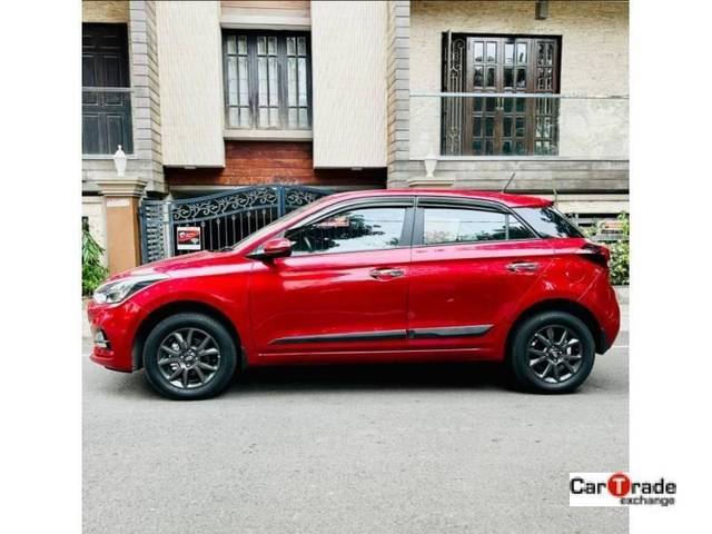 https://images10.gaadi.com/usedcar_image/4234225/original/processed_f59940edc0ec562399d27cbc1056ab3a.jpg?imwidth=6402