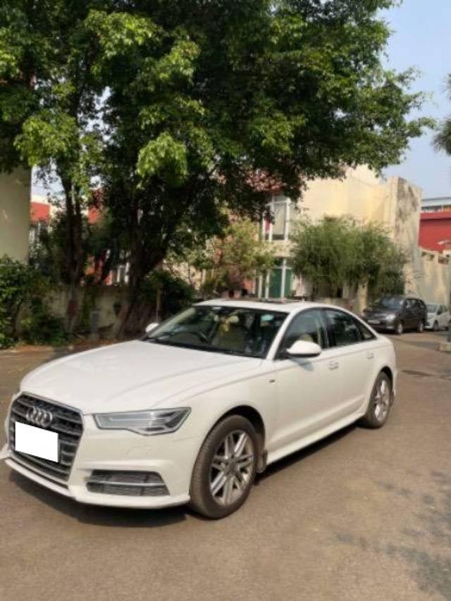 https://images10.gaadi.com/usedcar_image/4234299/original/processed_faf11ae2-c877-4a75-b508-6a72debd0496.jpg?imwidth=6400