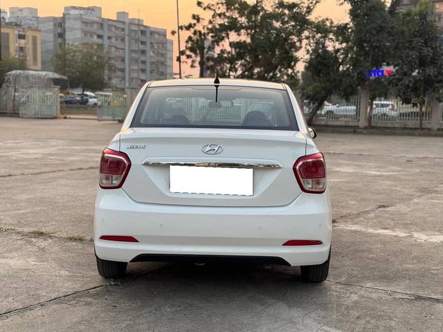 https://images10.gaadi.com/usedcar_image/4234360/original/processed_6675509d3878f1dcd817cad968e65311.jpg?imwidth=6402