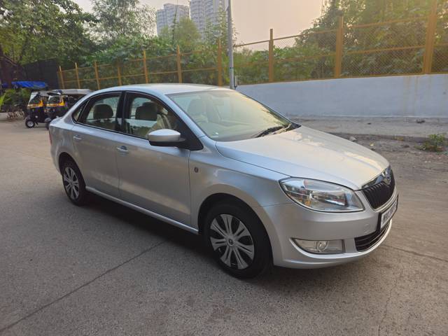 https://images10.gaadi.com/usedcar_image/4234366/original/7ffd43d170c539883885df123a4ae142.jpg?imwidth=6400