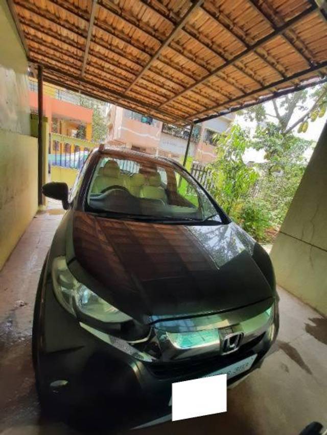 https://images10.gaadi.com/usedcar_image/4234413/original/processed_e0768159-d665-4f53-a3c1-c248708a98cb.jpg?imwidth=6401