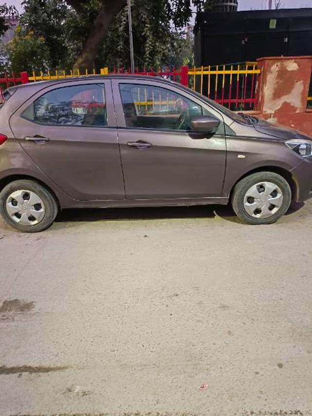 https://images10.gaadi.com/usedcar_image/4234424/original/a3af815cec02acc0aaf538398d655d86.jpg?imwidth=6402