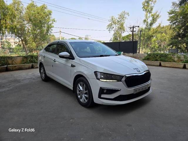 https://images10.gaadi.com/usedcar_image/4234504/original/processed_8f78f043-959f-4607-8bbd-5e88d3c92420.jpg?imwidth=6400