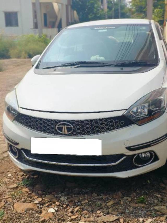 https://images10.gaadi.com/usedcar_image/4234545/original/processed_6cf93508-bdb1-4539-9770-7db2e972a0da.jpg?imwidth=6402