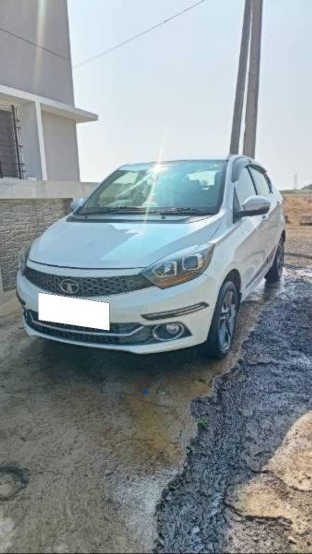 https://images10.gaadi.com/usedcar_image/4234545/original/processed_825ccf15-09d6-44f1-b109-7993526927d5.jpg?imwidth=6401