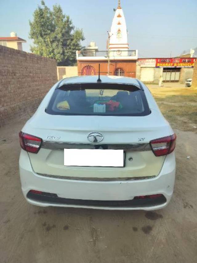 https://images10.gaadi.com/usedcar_image/4234583/original/processed_59bfe829-d046-40f7-9c46-53b3d2e2f500.jpg?imwidth=6402