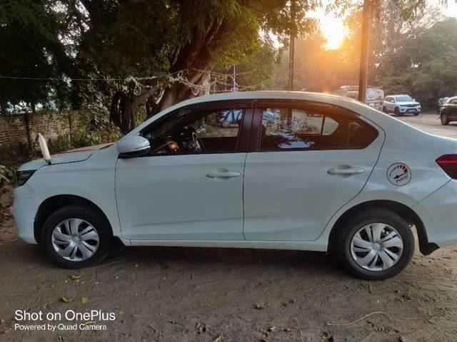 https://images10.gaadi.com/usedcar_image/4234596/original/processed_532ed100-7223-429d-9c0c-165e37bed405.jpg?imwidth=6400