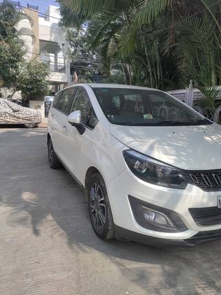 Mahindra Marazzo Mahindra Marazzo M8