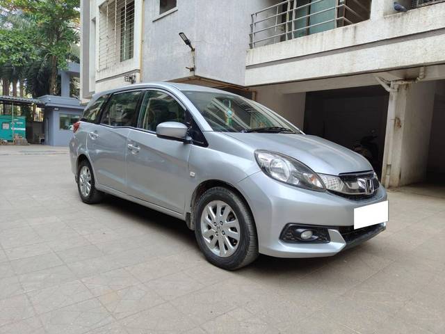 https://images10.gaadi.com/usedcar_image/4234725/original/processed_df8698580eb212e41dc856d4e5c3526e.jpg?imwidth=6400