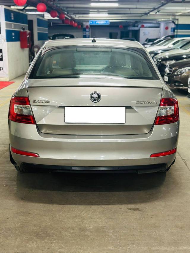 https://images10.gaadi.com/usedcar_image/4234747/original/processed_608b230bb85f3b04a6d0573038153e55.jpg?imwidth=6401