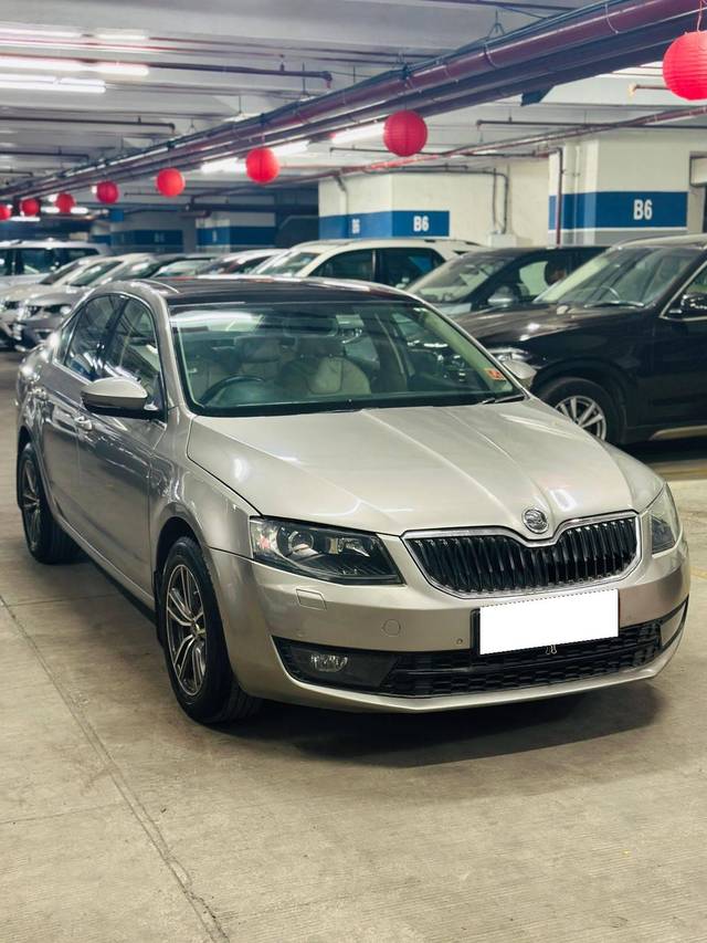 https://images10.gaadi.com/usedcar_image/4234747/original/processed_a9967793d4a3f25b78667dc04fe419ed.jpg?imwidth=6400