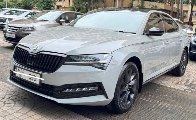 https://images10.gaadi.com/usedcar_image/4234748/original/processed_6ac7329c78e9fda0a3d4e75f2019e5c6.jpg?imwidth=6402