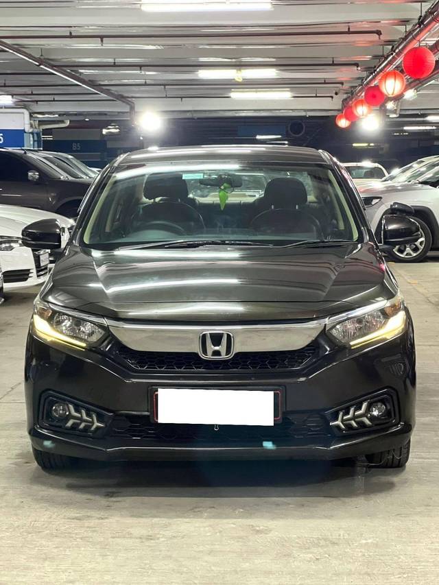 https://images10.gaadi.com/usedcar_image/4234756/original/processed_8109ec7f55fadd1787eed995cf6e8cf2.jpg?imwidth=6401