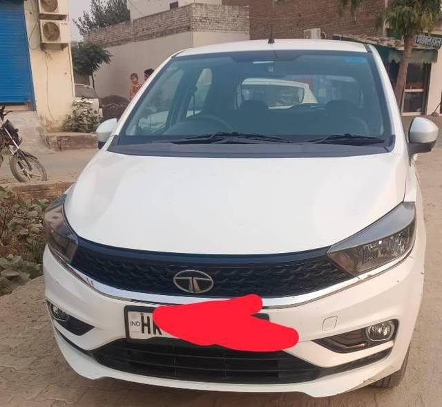 https://images10.gaadi.com/usedcar_image/4234780/original/processed_75591cc4-ab80-4123-884e-e7c374df5cd0.jpg?imwidth=6400