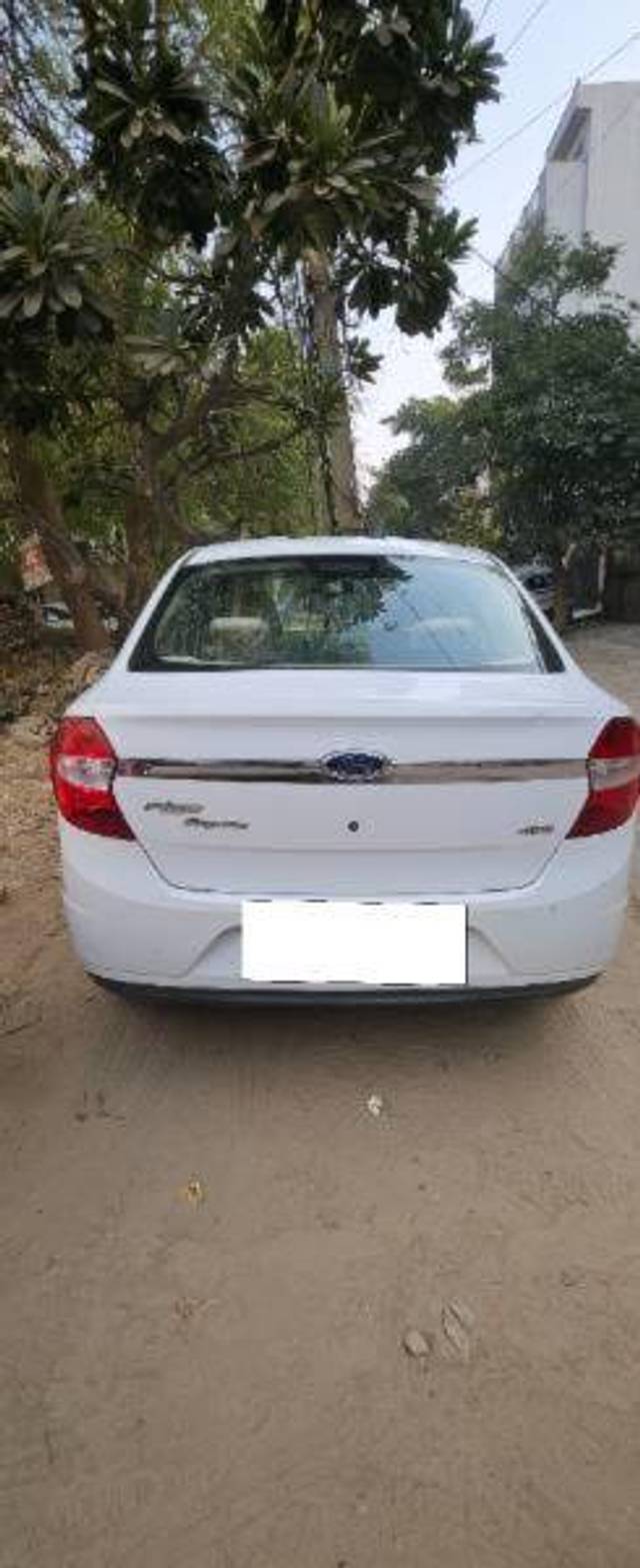 https://images10.gaadi.com/usedcar_image/4234861/original/c53ed8d57493cee1df7b7dc6cd8d8ea3.jpg?imwidth=6401