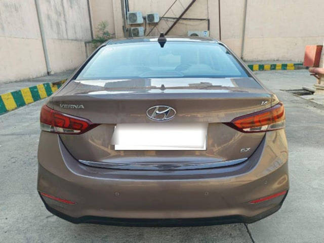 https://images10.gaadi.com/usedcar_image/4234976/original/processed_c8c9c43bd951748f4e3ce8f2b28463cc.png?imwidth=6402