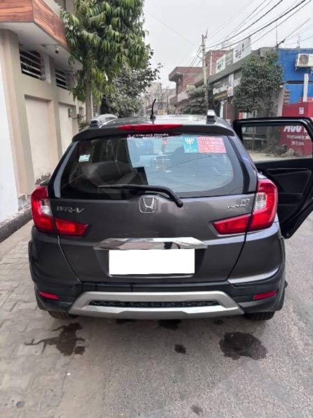 https://images10.gaadi.com/usedcar_image/4235000/original/processed_cd3b4b26-c75e-4a2e-957a-fc07db04b03b.jpeg?imwidth=6401