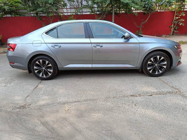 https://images10.gaadi.com/usedcar_image/4235052/original/cac02f1ef23b8ebb93d28eb79742e354.jpeg?imwidth=6401