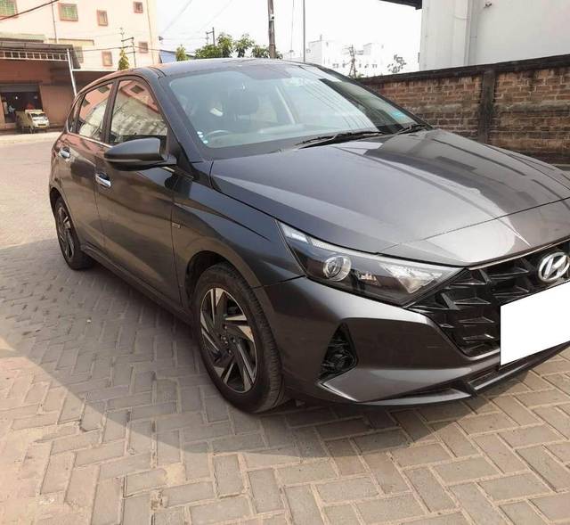 https://images10.gaadi.com/usedcar_image/4235088/original/processed_cb2b96a3f7aad5e3a28b4052a21cca85.jpeg?imwidth=6400