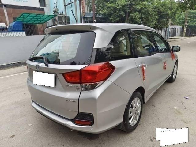 https://images10.gaadi.com/usedcar_image/4235153/original/processed_fea5e52da3c0d8b2754bd9900b4c83cc.jpg?imwidth=6402