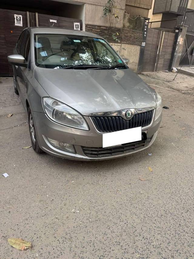 https://images10.gaadi.com/usedcar_image/4235158/original/processed_621686ed52804e06ff2f7db573f6aa51.jpg?imwidth=6400