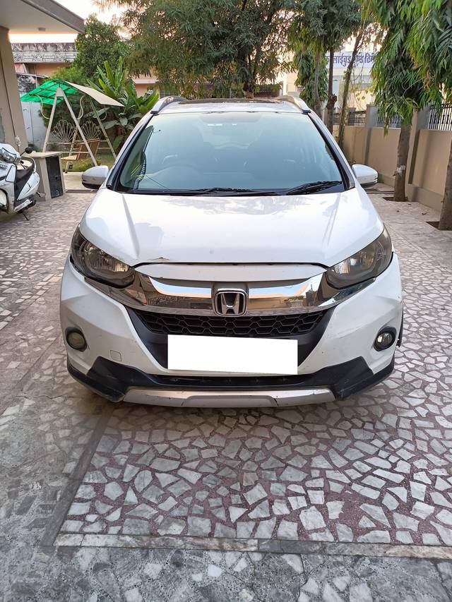 https://images10.gaadi.com/usedcar_image/4235173/original/2d2283c0df17d2b3777f758ac32764b5.jpg?imwidth=6402