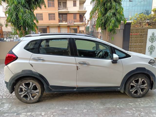 https://images10.gaadi.com/usedcar_image/4235173/original/f29ed12ebbd763aa18f166c9c0c79125.jpg?imwidth=6400