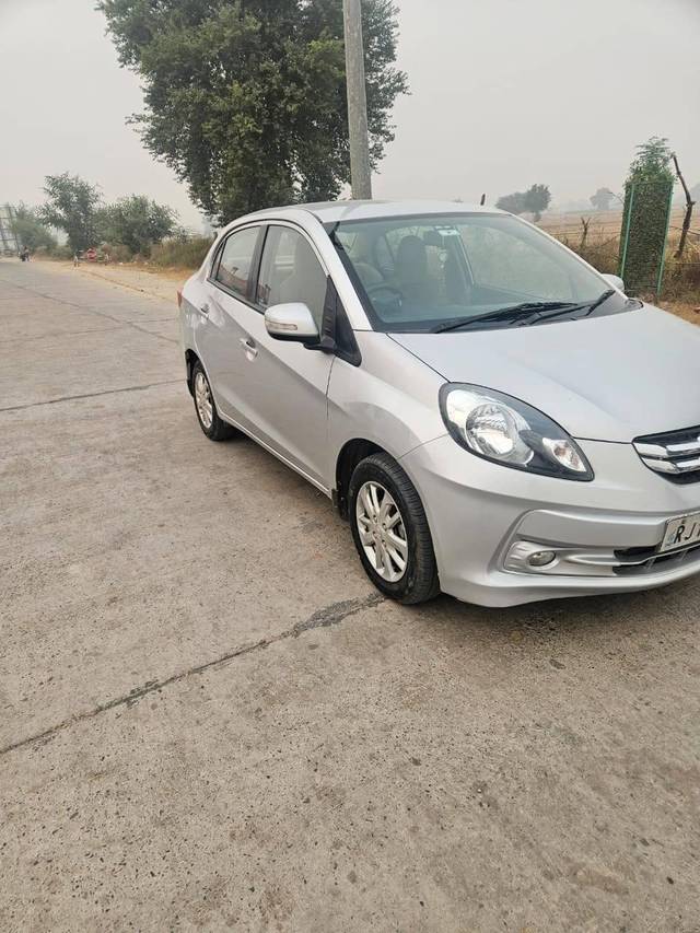 https://images10.gaadi.com/usedcar_image/4235178/original/processed_e44b8631f65c5c6cbf968f8514ca793d.jpg?imwidth=6400