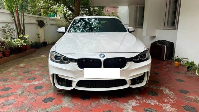 https://images10.gaadi.com/usedcar_image/4235201/original/processed_8c43941b-0af3-4996-901e-78f62b78867b.jpg?imwidth=6400