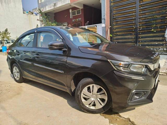 https://images10.gaadi.com/usedcar_image/4235248/original/processed_7ec538de4bfdc29acd1294f5a3145e76.jpg?imwidth=6400