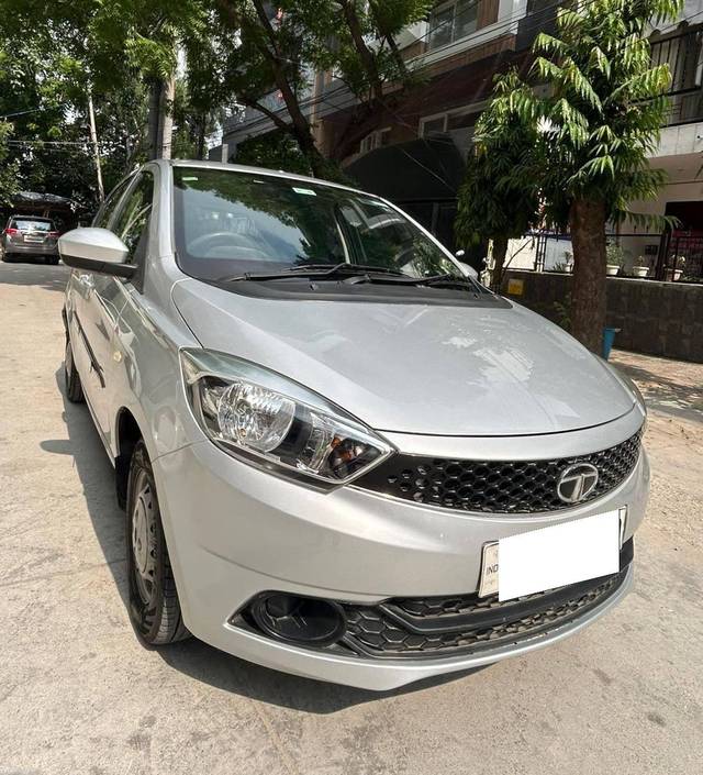 https://images10.gaadi.com/usedcar_image/4235346/original/processed_de419db86c3535dec457871c6a24511a.jpg?imwidth=6400