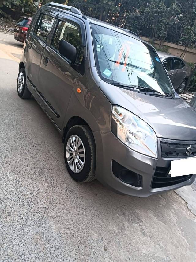 https://images10.gaadi.com/usedcar_image/4235352/original/processed_e47052ba02b2f5ecb04e0c85abe5dd0d.jpg?imwidth=6400