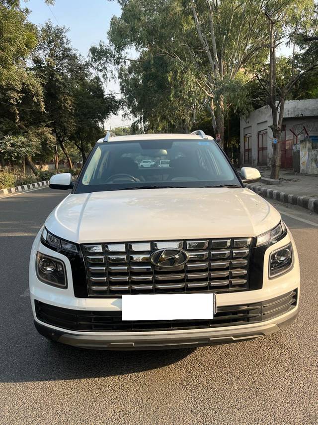 https://images10.gaadi.com/usedcar_image/4235392/original/processed_b6d0e40ef6bce9edbe5612e36e663913.jpg?imwidth=6400