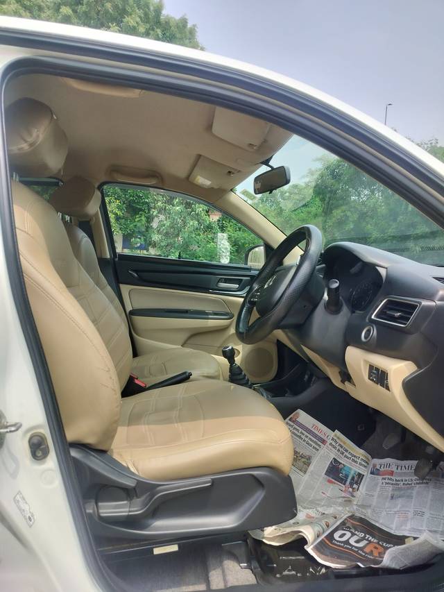 https://images10.gaadi.com/usedcar_image/4235480/original/97fbc6a73b38bce676bc0c96b5024e5a.jpeg?imwidth=6402