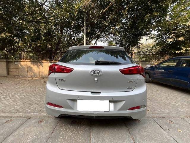 https://images10.gaadi.com/usedcar_image/4235497/original/213789f2dd94970ca996a929d9949b14.jpeg?imwidth=6401