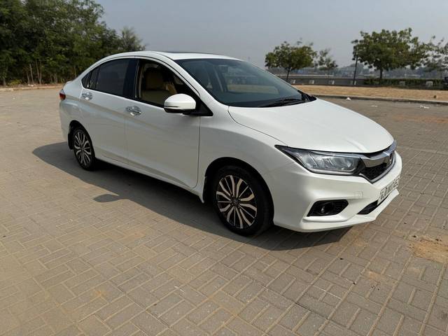 https://images10.gaadi.com/usedcar_image/4235515/original/60dd724fe428a3f12f1185c4e0f69bec.jpg?imwidth=6400