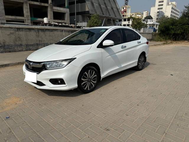 https://images10.gaadi.com/usedcar_image/4235515/original/processed_fe462a9f40004e1e4ec8740f9431f4c9.jpg?imwidth=6402