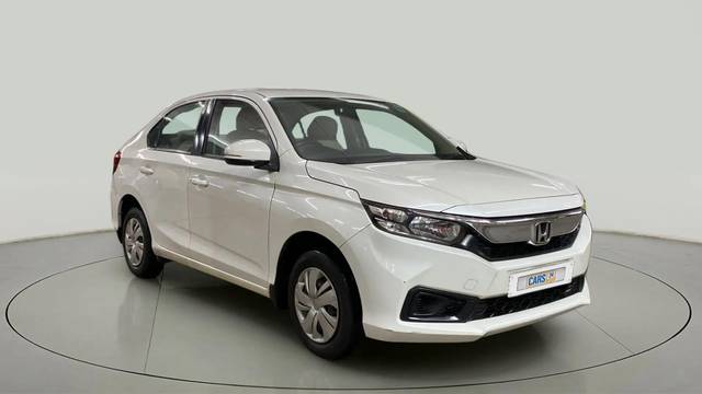 https://images10.gaadi.com/usedcar_image/4235543/original/1fe158654f2bfc9c48f8a22a9e1f41e7.jpg?imwidth=6400