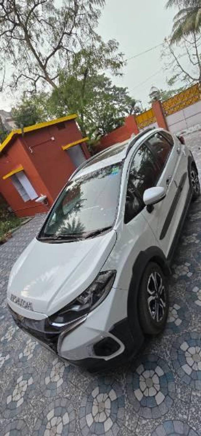 https://images10.gaadi.com/usedcar_image/4235562/original/processed_e6168e2a-d496-468c-b11f-91fbefb87467.jpg?imwidth=6401