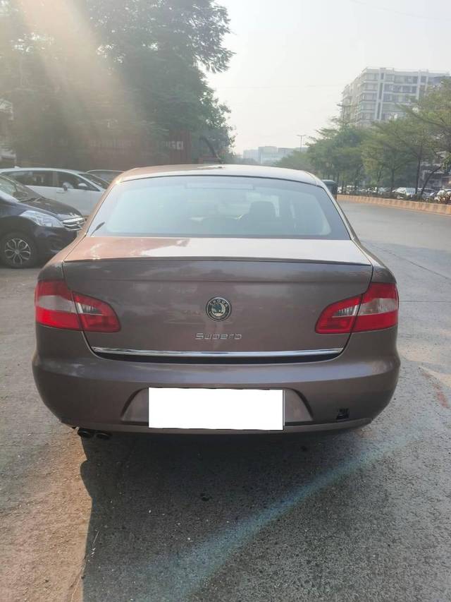 https://images10.gaadi.com/usedcar_image/4235568/original/processed_bb339374a4e77cb86972b89e923bb1e2.jpg?imwidth=6401