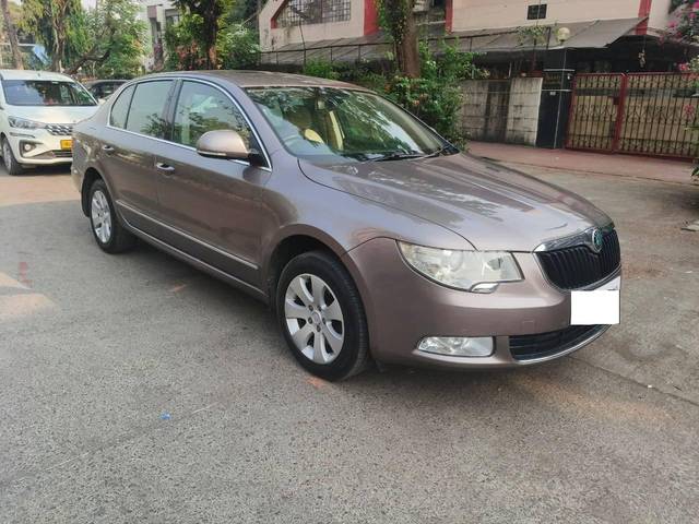 https://images10.gaadi.com/usedcar_image/4235568/original/processed_c8cff1599b236ee4cb619e1d6fc01a42.jpg?imwidth=6400