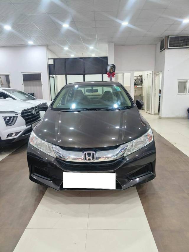 https://images10.gaadi.com/usedcar_image/4235577/original/processed_a258e6a14f6e879c9e053b3b9ac5c276.jpg?imwidth=6402