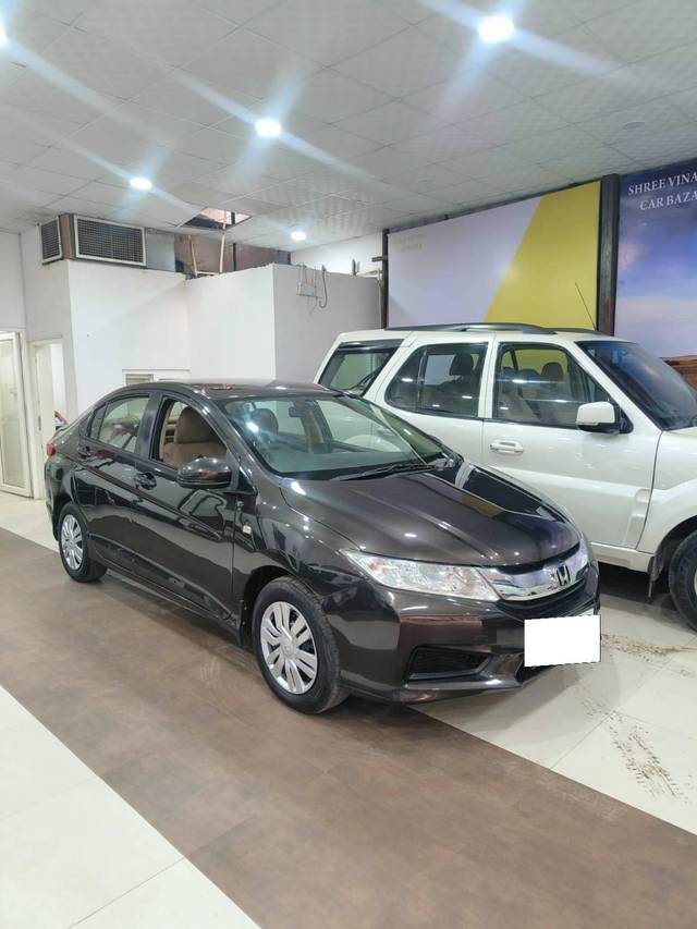 https://images10.gaadi.com/usedcar_image/4235577/original/processed_a3f7ac4087f664c81becbc7a3ef7d3bb.jpg?imwidth=6400